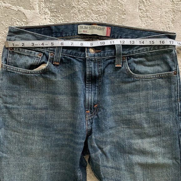 Men’s Levi Jeans - Picture 2 of 6